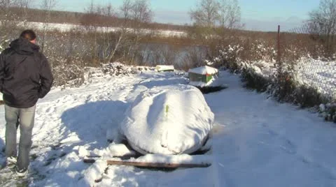 Boats under the snow Vídeo Stock 12410394