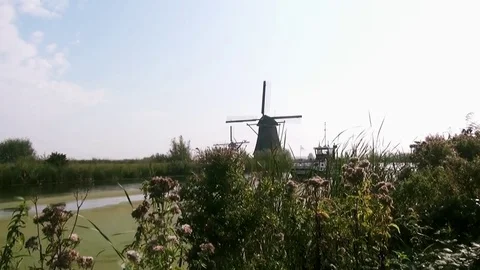  Boattripto the windmills in Kinderdijk (Netherlands) Video stock 85394115