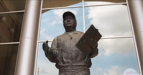 Bob Devaney Statue Time lapse Stock-Footage 252861511