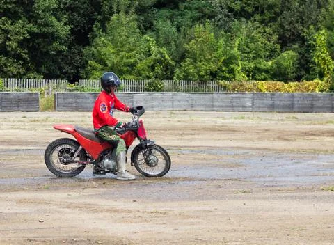 BOBRUISK, BELARUS - September 7, 2018: Motoball, young guys play motorcycles in Foto stock