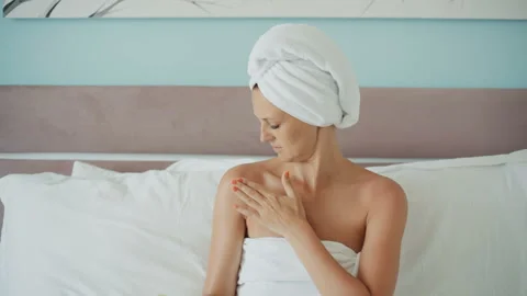 Body cream after shower Stock-Footage 101430974