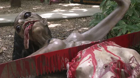Body Cut in Half Statue at Hell Temple Vidéo 65963797