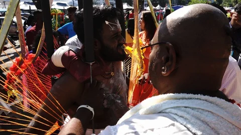 Body devotion during Thaipusam. 스톡 동영상 129411445
