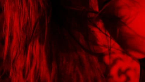 Body moving under the red light Vídeo Stock 107345125