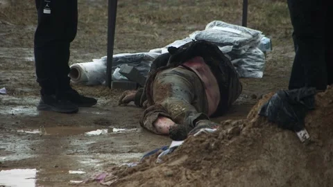 Body  uncovered in Bucha Vídeos de archivo 236527439