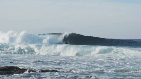 Bodyboarder Chasing Waves Видео 101871239
