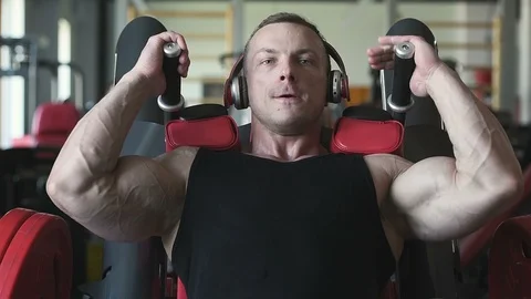 Bodybuilder athletic man workout muscles exercise Video stock 127873148