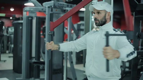 Bodybuilder chest workout Exercises 스톡 동영상 143845948