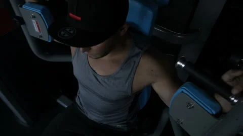 Bodybuilder is doing butterfly machine fly Stock Footage 85618047