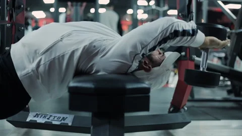 Bodybuilder doing triceps one dumbbell workout Stockbeeldmateriaal 145563109