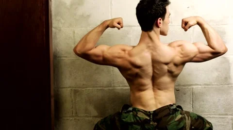 Bodybuilder Flexing Back 스톡 동영상 66548634
