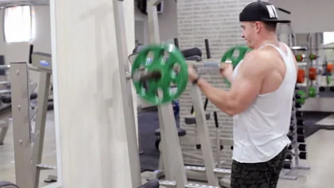 Bodybuilder in the gym doing exercises for the biceps. Stock Footage 170375285