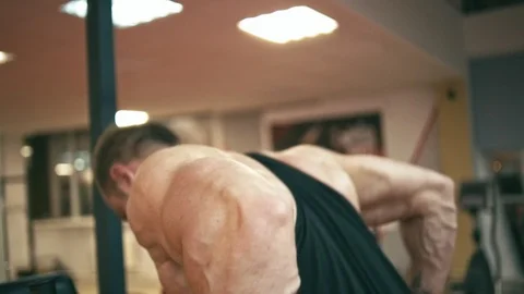 Bodybuilder in gym doing upright dip Stock Footage 90308567
