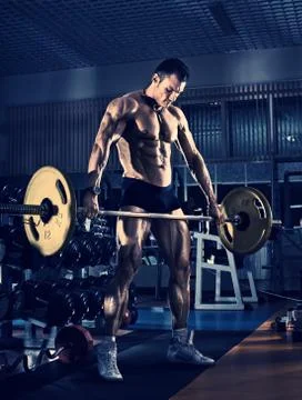 Bodybuilder in gym Foto stock