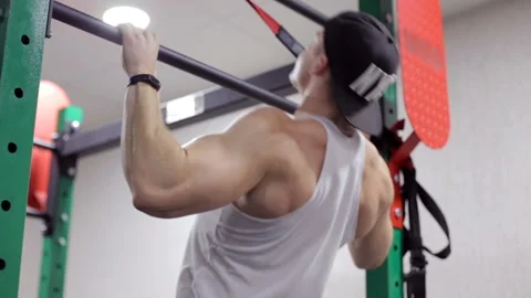Bodybuilder in the gym pulls up on the horizontal bar. Stock Footage 170375282
