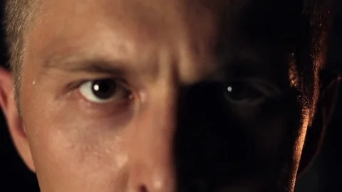 Bodybuilder lifting up barbell. Close up Vidéo 77877900