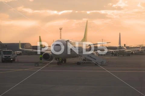 The Boeing 737-300 (YL-BBI) Air Baltic airline Stock Photos