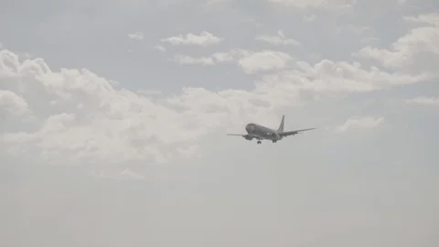 Boeing 737-85P approach Stock Footage 91893007