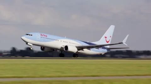 Boeing 737 charter taking off 库存影片 39893881