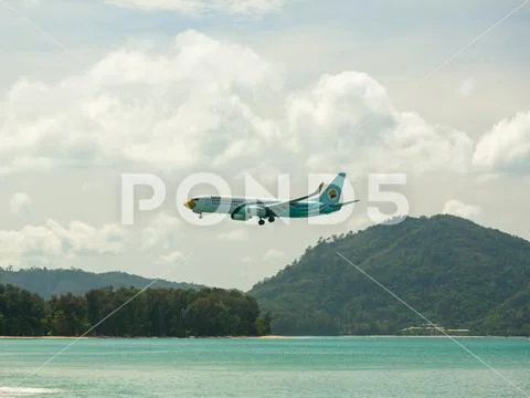 Boeing 737 flies in the sky Stock Photos