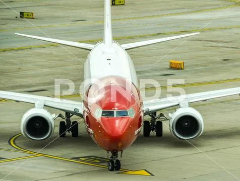 Boeing 737 operated by Norwegian Air Stock Photos