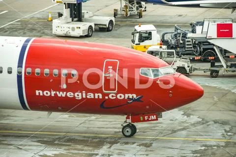 Boeing 737 operated by Norwegian Air Stock Photos
