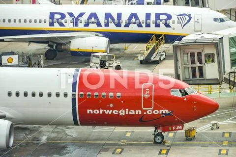 Boeing 737 operated by Norwegian Air Stock Photos