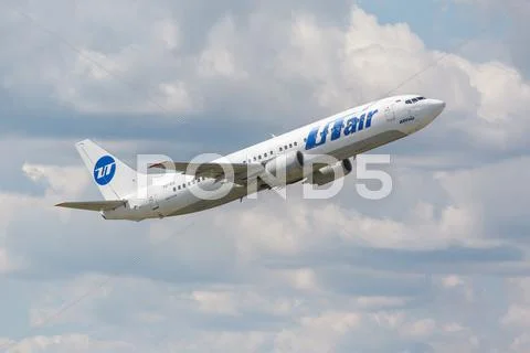 Boeing 737 take off from runway Stock Photos