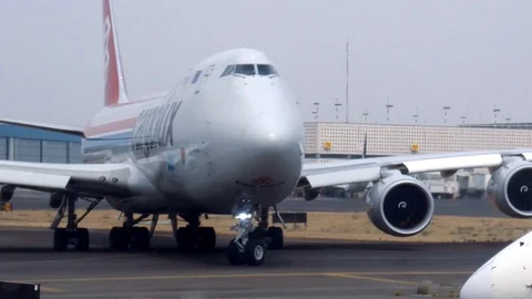 Boeing 747 moving Stock-Footage 107575780