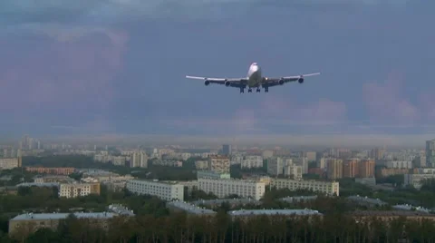 The Boeing 747 over a city 2 Video stock 7909076