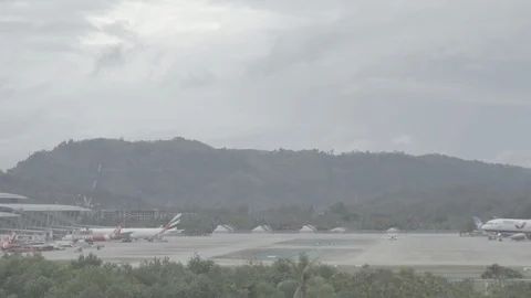 Boeing 757 on final approach Stock Footage 93725416