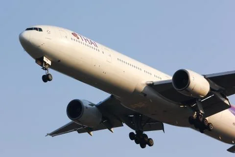 Boeing 777-300, HS-TKB of Thaiairway. Stock Photos