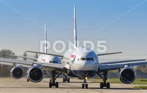 Boeing 777 long haul airliners operated by British Airways Stock Photos