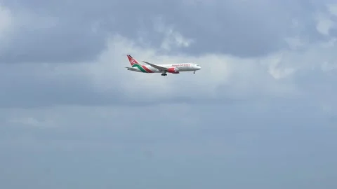 Boeing 787 of Kenya Airways approaching to Schiphol airport Vidéo 91950586