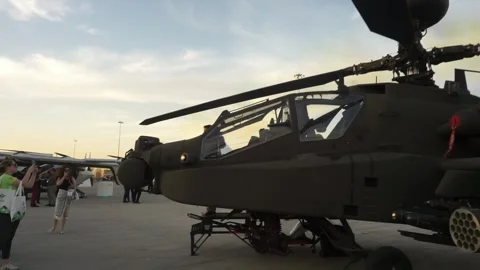 Boeing AH-64 Apache Helicopters displayed at Dubai Airshow. Vídeo Stock 341325498