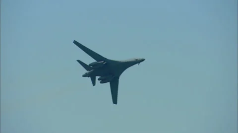 Boeing B-1 Bomer Super Fast Fly By Vídeo Stock 56355869