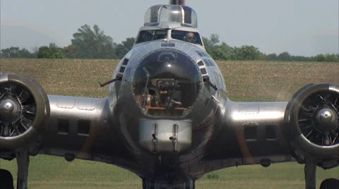 Boeing B-17 BomberTaxi In Video stock 56133518