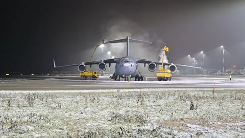 Boeing c-17 globemaster prepairing to start at the airport of linz Stock Footage 168245875