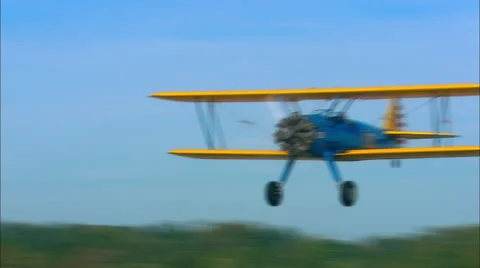 Boeing PT-17 Stearman Fly By Vídeo Stock 68577182