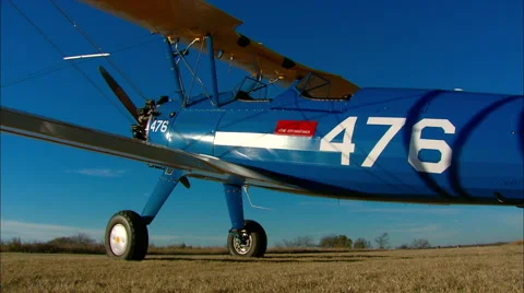 Boeing PT 17 Stearman Low Angle CU Vídeos de archivo 45603886