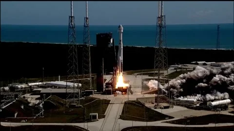 Boeing Starliner Spacecraft launching from Complex 41, Cape Canaveral Stock Footage 284315996
