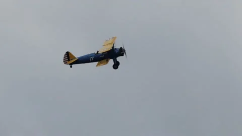 Boeing-Stearman Model 75 trainer biplane flies by at close range in airshow 動画素材 192645641