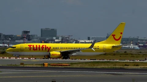 Boeing TUI is preparing to take off Stock Footage 102444581