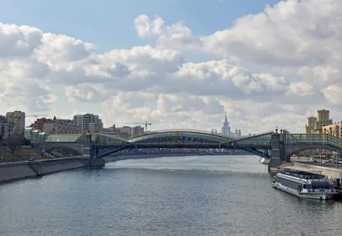 Bogdan Khmelnitsky Bridge in Moscow 库存照片