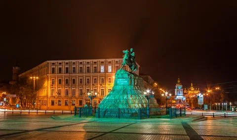 The Bogdan Khmelnitsky monument and Mikhailovsky monastery in Ky Stock Photos