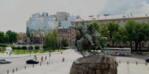 Bogdan Khmelnitsky monument on big square in Kyiv Ukraine 19 may 2018 Stock Footage 273614985