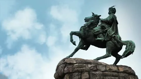 Bogdan Khmelnitsky monument in Kiev Stock Footage 8993053