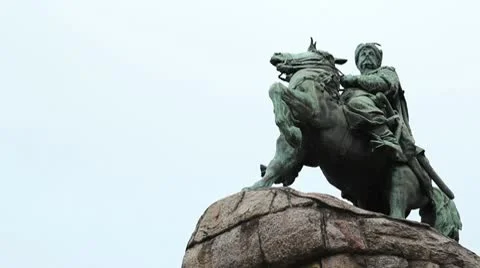 Bogdan Khmelnitsky monument in Kiev Stock Footage 8993084