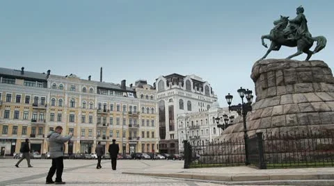 Bogdan Khmelnitsky monument in Kiev Stock Footage 8993099