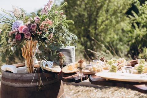 Boho wedding table with eco decor for guests. Foto stock